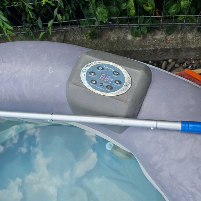 Piscina Gonflabila cu jacuzzi