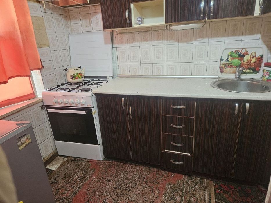 SROCHNA arendaga 1 etajdan 2 xonali uy metroga yaqin