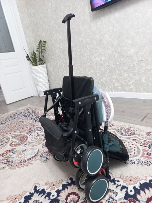 Продам новую коляску чемодан