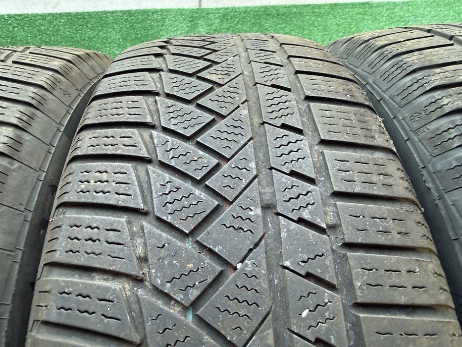 4бр. Зимни Гуми С Борд 215/65R/17 SUV -CONTINENTAL- DOT:1719- 4.9мм.+3.3мм. *60€ за 4бр.*