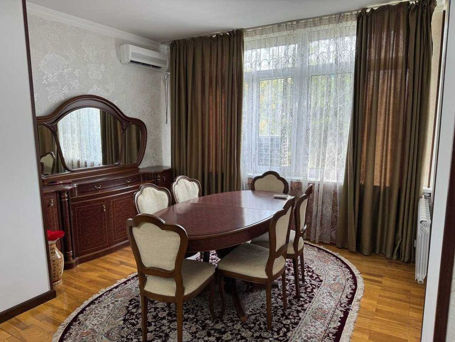 Сдается в аренду 3 ком квартира Ц-1  115 м.кв Лифт есть. Эко парк