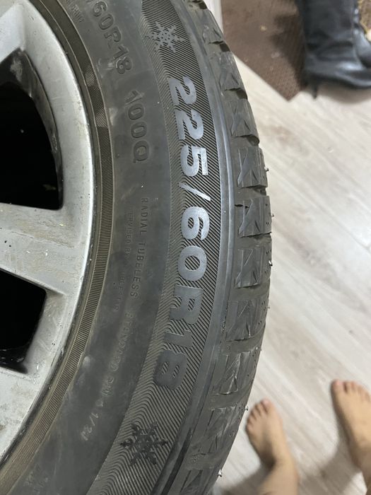 Продам зимние шины на Lexcus