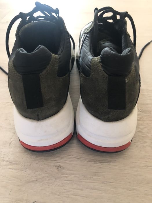 Sneakers dama impecabili .