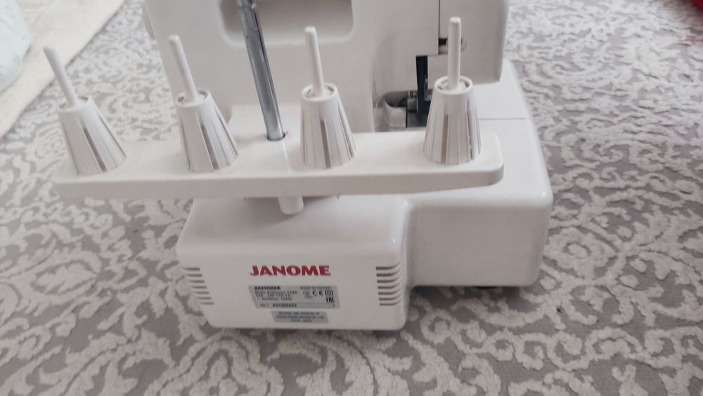 Швейная машина Janome