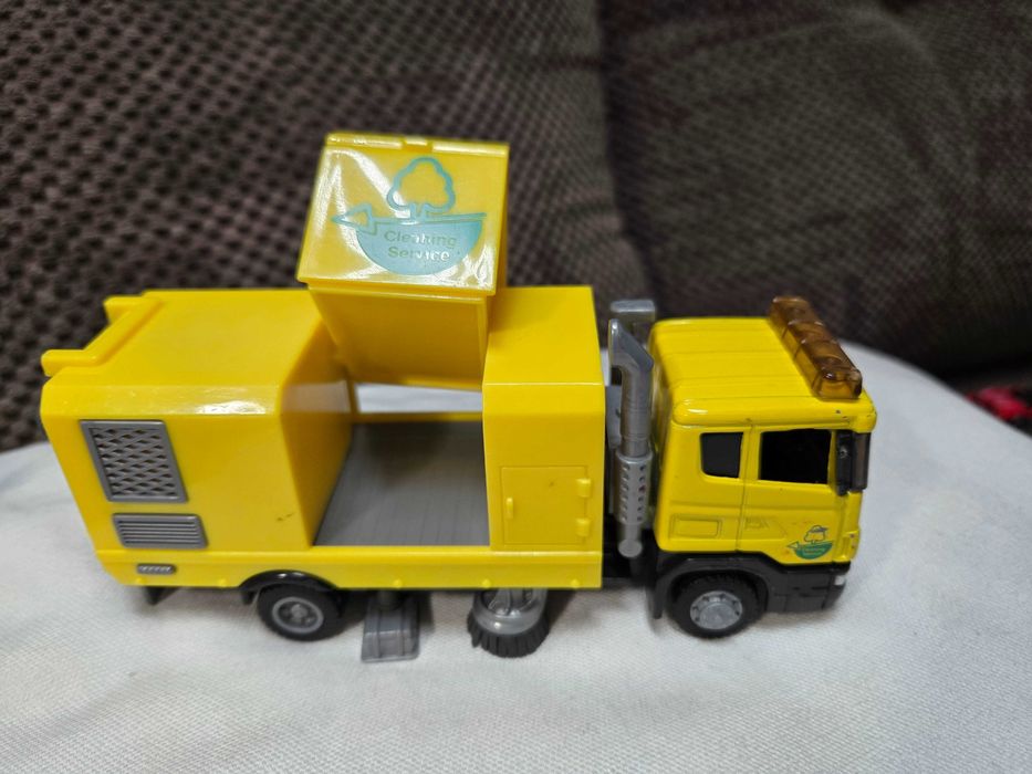 Лот камиони , колички и мотор