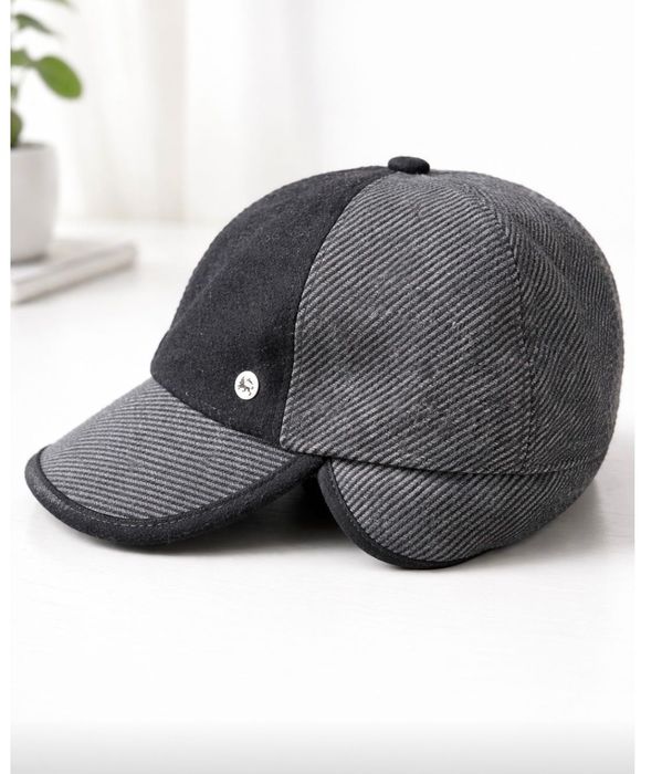 Lerros Шапка с козирка е от естествена вълна.