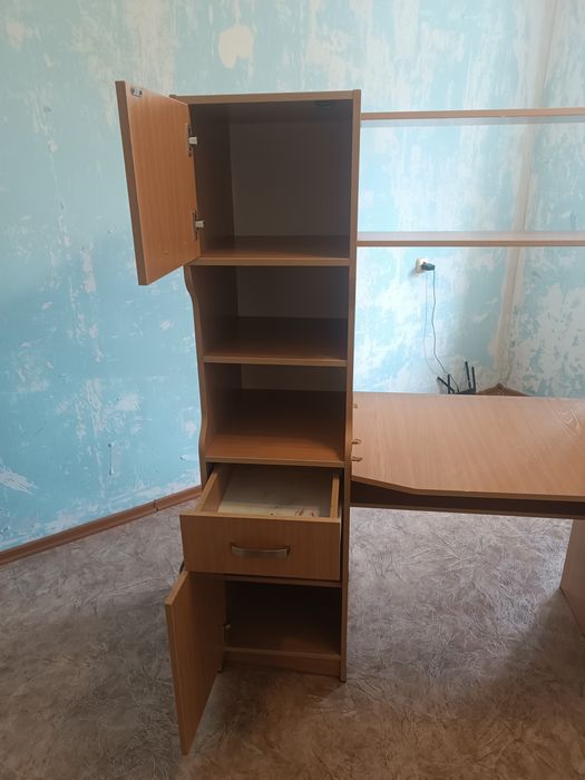 Продаю школьный мебель