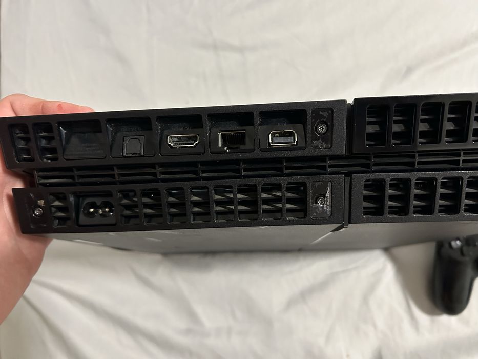 vand ps 4 normal cu un joystick