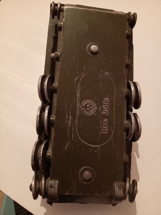 Танк игрушка железная