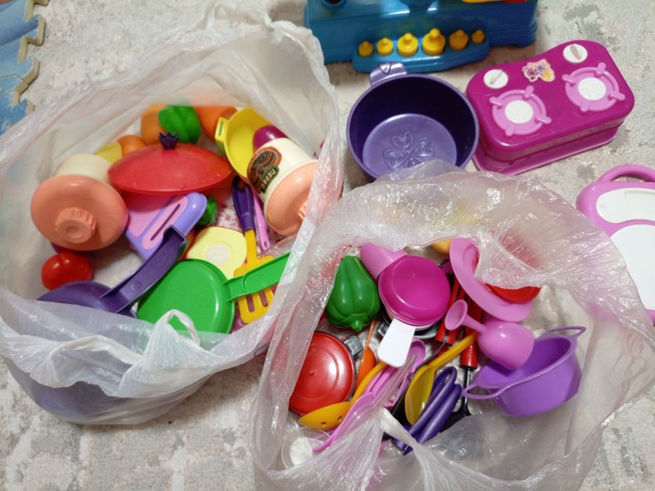 Детская посуда + овощи, фрукты.