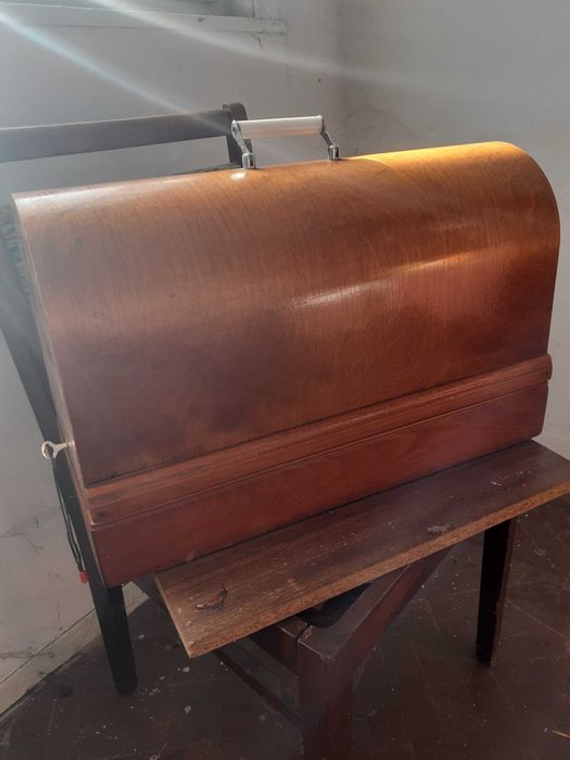 продавам стара шевна машина singer запазена