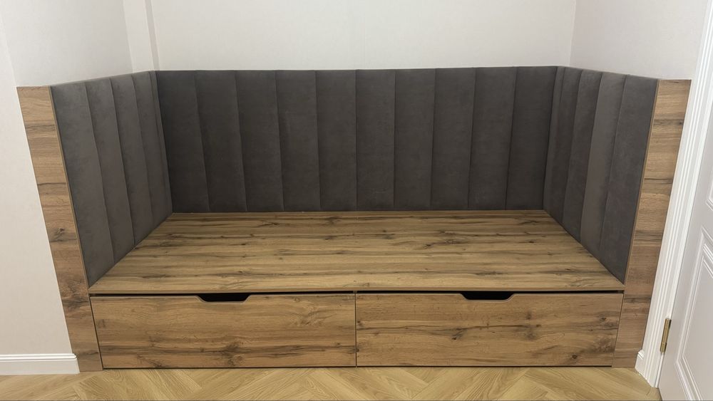 Кровать-диван 90×200 с мягкой обивкой и двумя ящиками (новая)