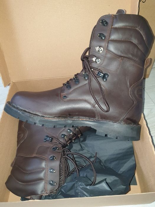 Bocanci din piele naturala