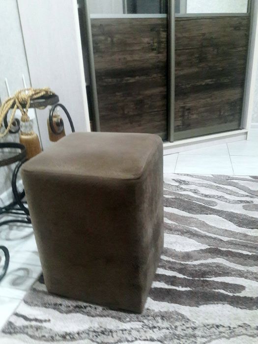 Продам подставку под обувь и пуфики