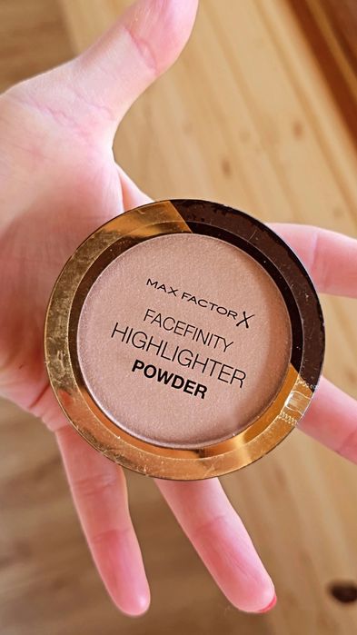 Iluminator Max Factor Nou