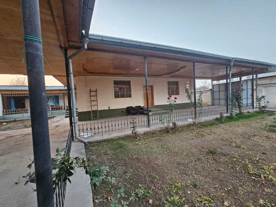 Нурафшон.(Тойтепа ). Обл.кадастр. Продам 5 комнатный дом на 9 сотках .
