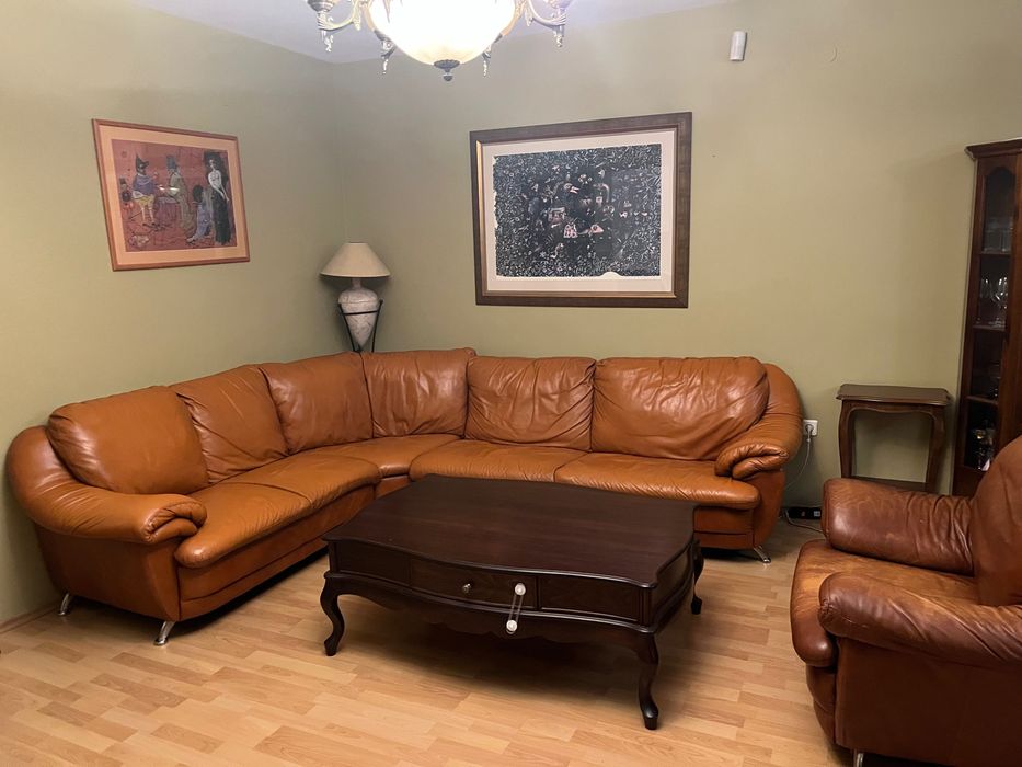 Кафяв ъглов разтегателен диван и фотьойл. Естествена кожа