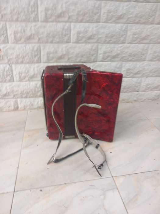 Продавам акордеон