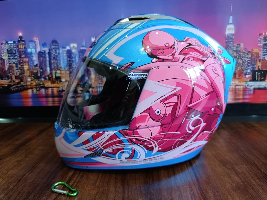 Мото шлем от бренда ICON siren