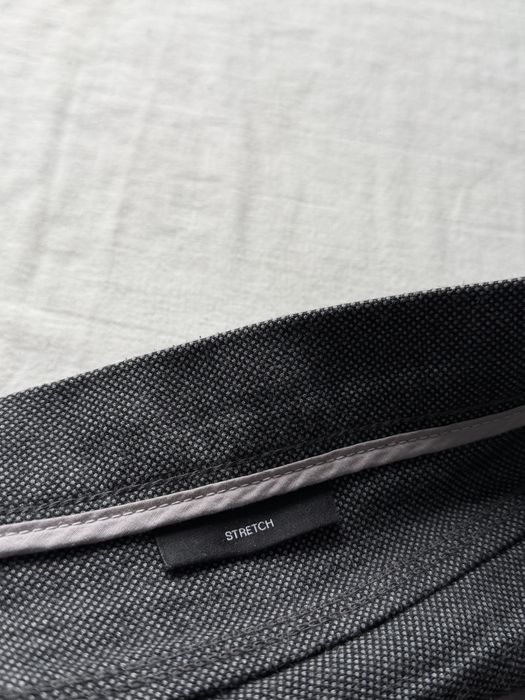 Hugo Boss.pantaloni pentru bărbați,măr.L