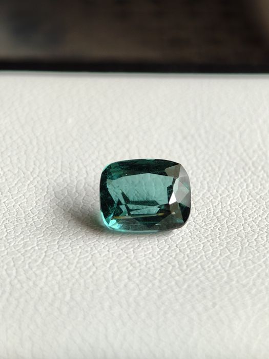 Турмалин Lagoon VVS с швейцарски сертификат