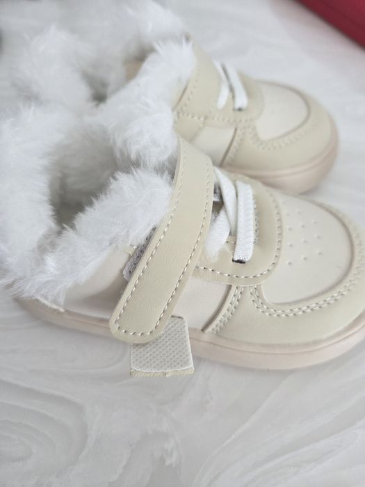 Продам ботинки новые