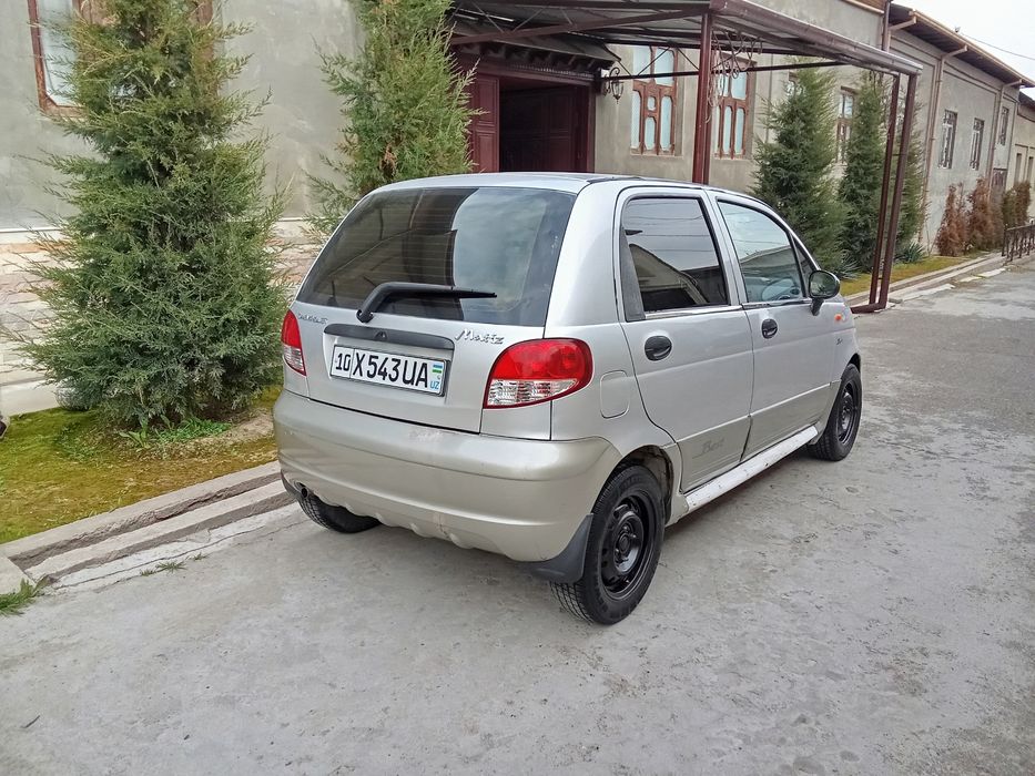 Moshina sotiladi naxtka