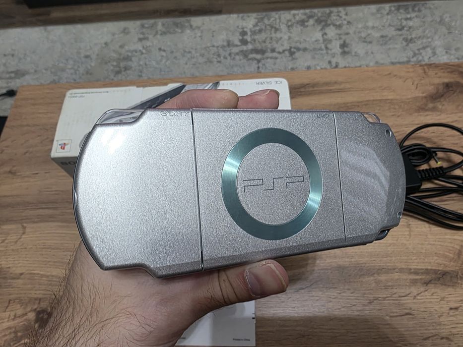 Игровая приставка PSP 2000 Ice Silver