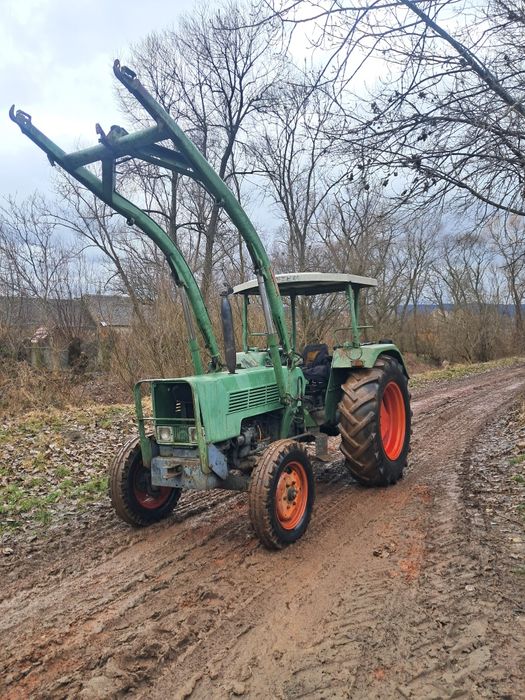 Vând fendt 105S cu încărcător frontal