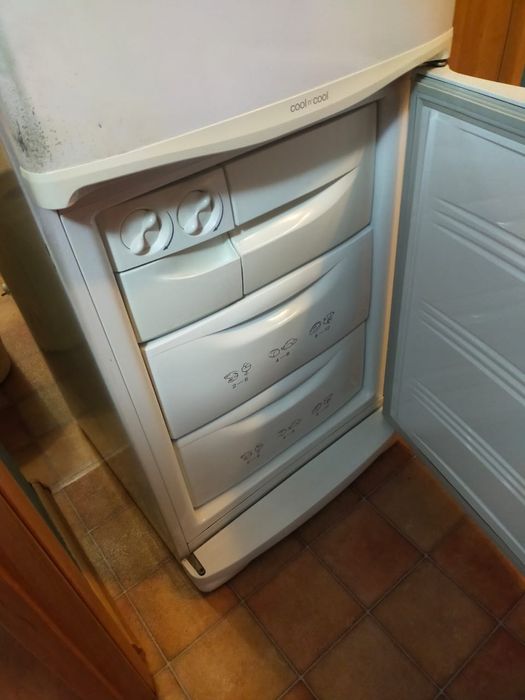 Холодильник  Самсунг ноу фрост продам.