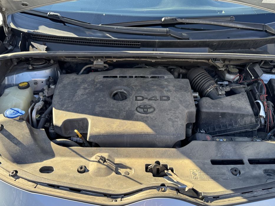 Продавам Toyota Verso