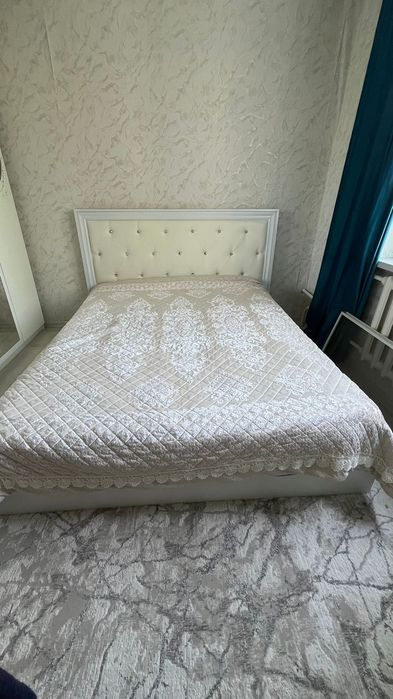Кровать с матрасом