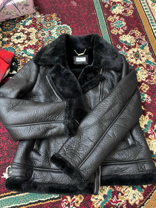 Чиройли пальто йиртилмаган