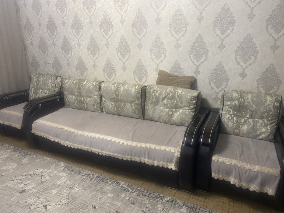 Диван с креслом