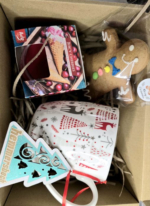 Коледни кутии / коледни подаръчни кутии