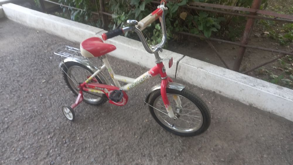Детский велосипед в хорошем состояний