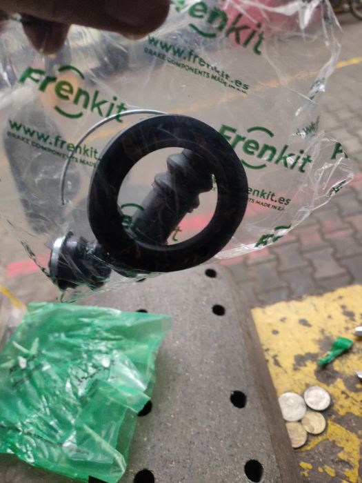 SUBARU LEONE  поршень суппорта