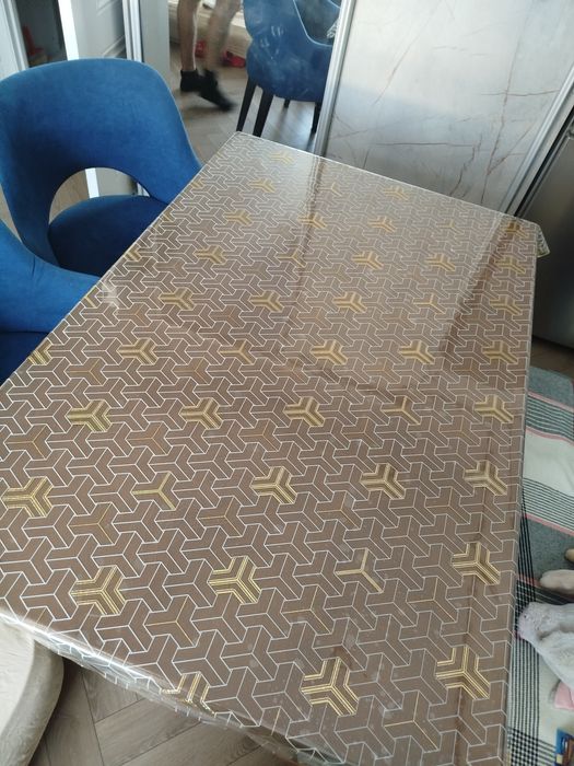 Продам кухонный стол новый