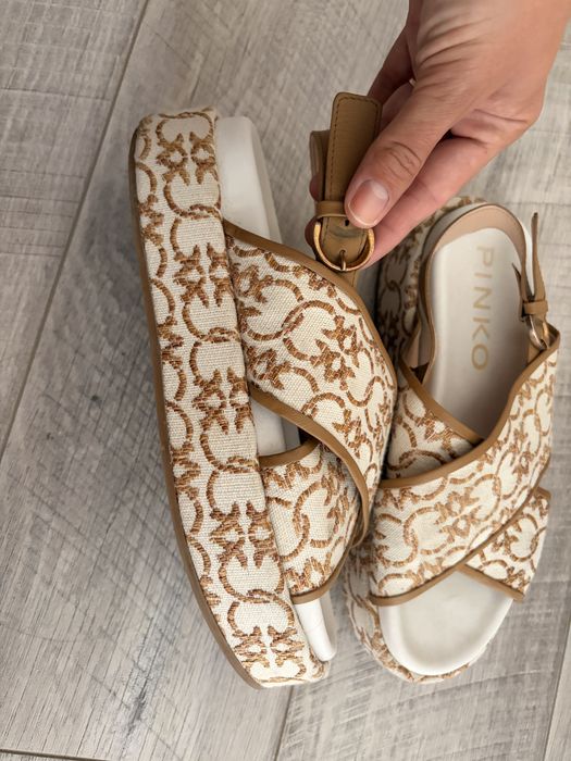 Сандали Pinko с кожа