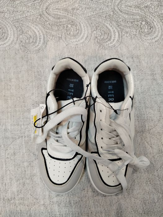 Маратонки за момче 25 и 32 номер