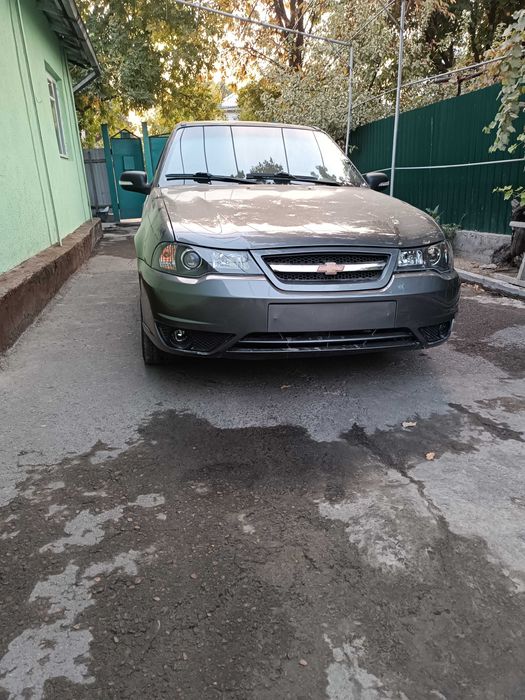 Nexia 2 sotiladi 1.6