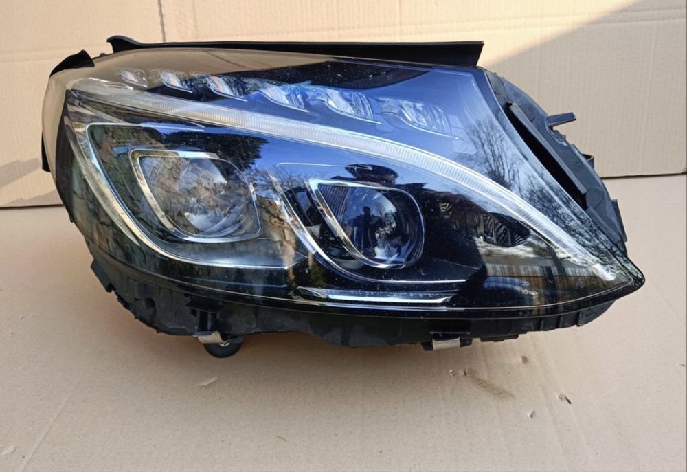 Десен фар Mercedes C-class W205 Full Led Intelligent Light System/ Мерцедес Ц-класа W205 Фул Лед Интелигент Лайт Систем