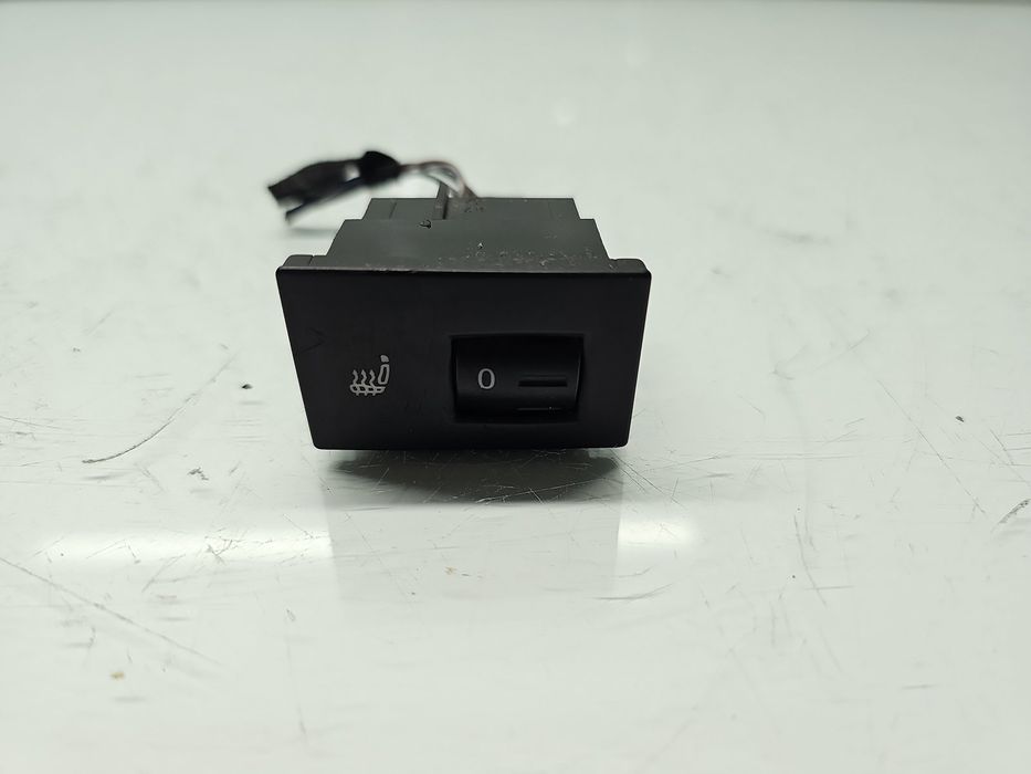 Buton incalzire scaune Volkswagen Touareg (7LA, 7L6) [Fabr 2003-2010]