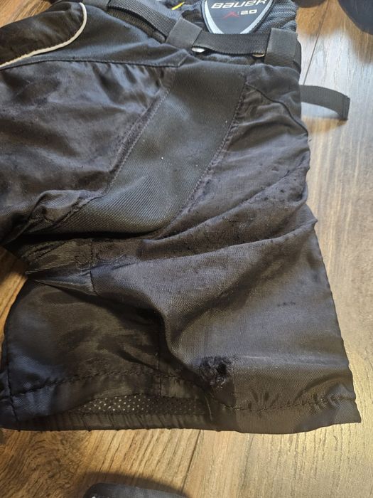 Продавам хокейна екипировка  Warrior