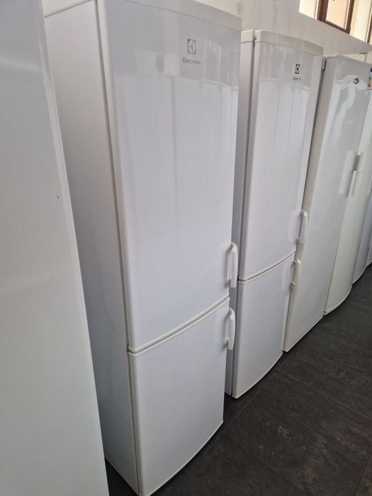 Хладилник с фризер Electrolux A+ 55 см широк