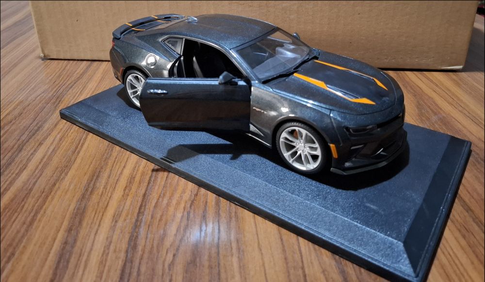 Новая масштная модель 1:18 Chevrolet Camaro