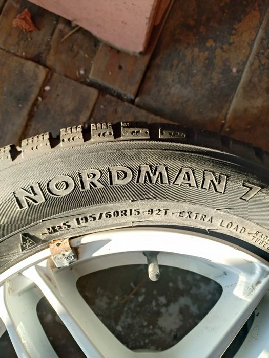 Продам шины комплект