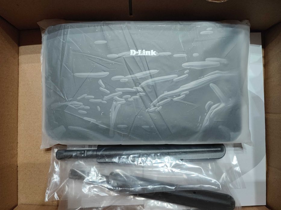 Router wireless D-Link DWR-921 cu slot SIM card, LTE 4G