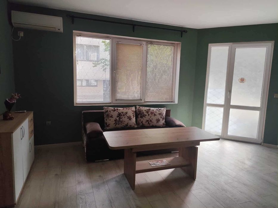 Дава се под наем Двустаен апартамент в Варна, Червен площад - 65 кв.м за 510 € - Снимка #1