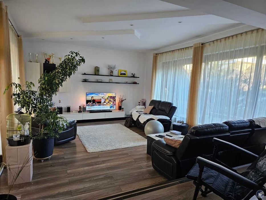 Persoana fizica vand casa tip vila in Pietraria -Barnova